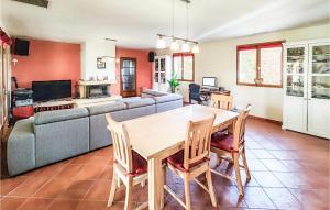 Maisons de vacances Amazing Home In Canet With Wifi, Private Swimming Pool And Outdoor Swimming Pool : photos des chambres