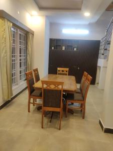 Chill Breeze Castle - 4BHK Villa with Captivating city view & Mountain view, Wifi, Campfire, Homemade Food