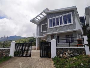 Chill Breeze Castle - 4BHK Villa with Captivating city view & Mountain view, Wifi, Campfire, Homemade Food