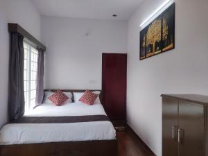 Chill Breeze Castle - 4BHK Villa with Captivating city view & Mountain view, Wifi, Campfire, Homemade Food
