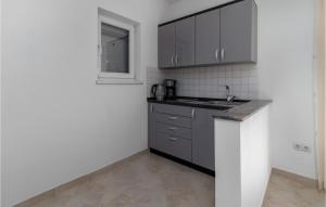 2 Bedroom Awesome Apartment In Ribarica 