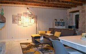 Maisons de vacances Nice home in La Sauvetat de Saveres with WiFi and 2 Bedrooms : photos des chambres