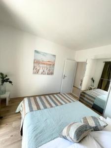 Beautiful apartment with balcony & sea view