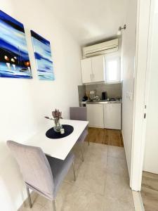 Beautiful apartment with balcony & sea view