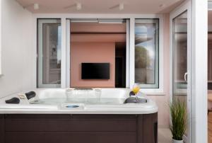 Glow luxury apartment with terrace and jacuzzi