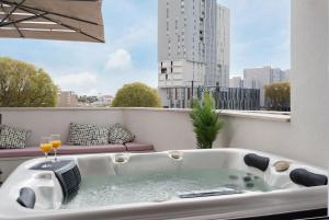 Glow luxury apartment with terrace and jacuzzi