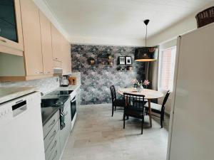 Pieni lomahuoneisto ja ulkoporeallas