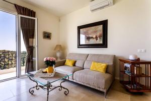 Sea View Apartment with Private Secure Parking - 2