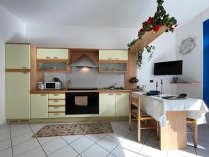 [LUNGOMARE] 2 locali sul Mare con AC