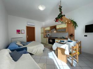 [LUNGOMARE] 2 locali sul Mare con AC