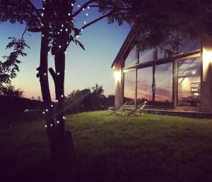 Modern Barn Home & Sauna by the lake, przytulnastodola, Stodoła nad jeziorem na Mazurach