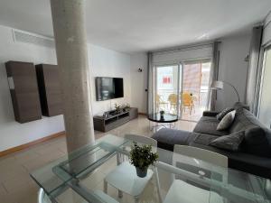 SOLIMAR 10 SALOU Solo FAMILIAS con Parking y piscina