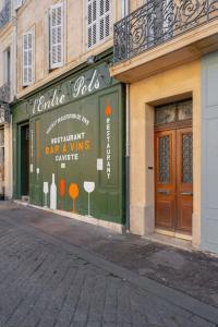 Superbe appart, central, petit balcon & vue Place