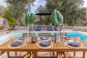 Entire Filitsas Stonehouse in Paxos with pool