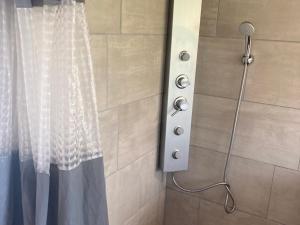 Maisons de vacances Maison cosy 2 chambres avec jardin, proche plage et cote sauvage, ideale pour famille - FR-1-418-145 : photos des chambres