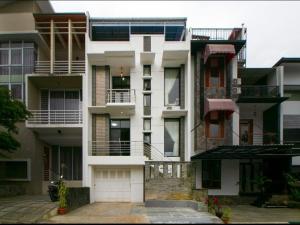 Vila Keluarga Syariah Mawar 82, Dago Resort 4BR dengan Privat Pool BBQ dan Rooftop