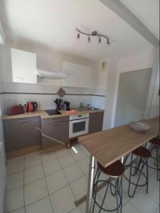 Appartements superbe T2 avec parking prive : photos des chambres