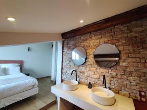 Maisons d'hotes Chambres d'hotes - Bed and Breakfast Les Palmiers : photos des chambres