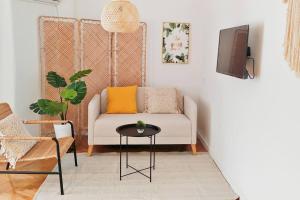 Sunny two-bedroom apartment next to Panathenaic Stadium