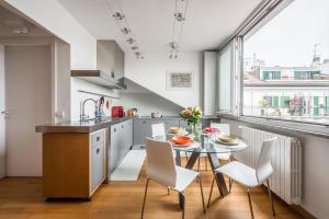 tHE Orange Attic - Navigli