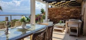 Agnanti villa Seafront with Pool