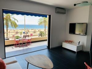 Appartements T2 Front de Mer 2pers 1 minute de la plageT2 de 44 m2 plus terrasse 16m2 , vue mer panoramique et en face de la plage Cet appartement refait a neuf beneficie d'un confort et d un equipement optima Cet appartement est ideal pour 2 personnes avec sa chamb : photos des chambres