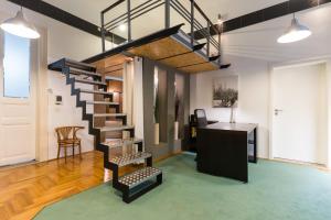 Z Loft Central Apartment-1 BR- Downtown