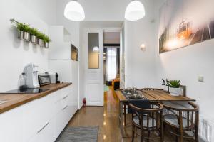 Z Loft Central Apartment-1 BR- Downtown