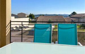 Maisons de vacances Amazing Home In Aramon With Outdoor Swimming Pool, Wifi And Indoor Swimming Pool : photos des chambres