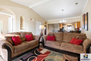 2BR Condo - 2 Pools - Close to the Strip - Stairs Required - FREE TICKETS INCLUDED - FHA-27