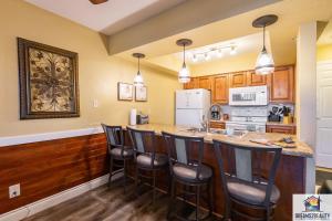 2BR Walk-In Condo - Near the 76 Strip - Pool - FREE TICKETS INCLUDED - CLC-7