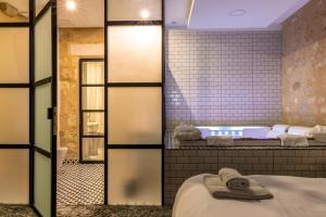 Appartements Jacuzzi & Hammam de luxe au pied du Chateau : photos des chambres