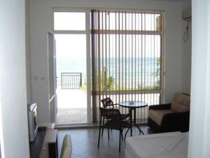 Villa Lazuren Bryag 2