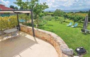 Maisons de vacances Beautiful Home In Barjac With Wifi : photos des chambres