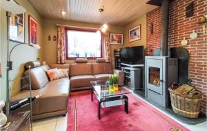 3 Bedroom Cozy Home In Ottré