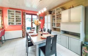 3 Bedroom Cozy Home In Ottré