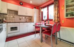 3 Bedroom Cozy Home In Ottré