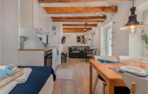 Beautiful Apartment In Novi Vinodolski 