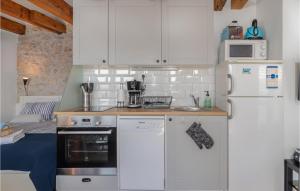 Beautiful Apartment In Novi Vinodolski