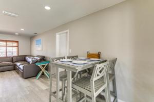 Private Hot Tub Breezy Seminole Stay!