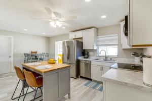 Private Hot Tub Breezy Seminole Stay!