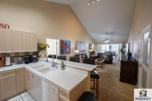 3 BR Condo - Near the Strip - Jacuzzi Tub - Stairs Required - FREE TICKETS INCLUDED - CH4-5