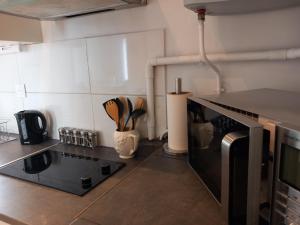 Jolie F2-5mn de laéroport dOrly parking privé gratuit