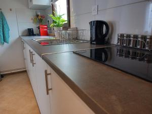 Jolie F2-5mn de laéroport dOrly parking privé gratuit