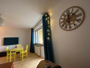 Apartament Żółty Stół