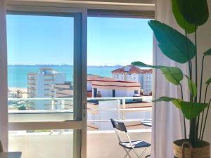 Frente al mar, preciosas vistas, piscinas , valdelagrana