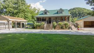 3BR Cabin On the White River with Boat Launch - Great Fishing - CCWC