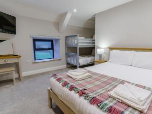 Cwmporthman Farm Cottage-Uk34701