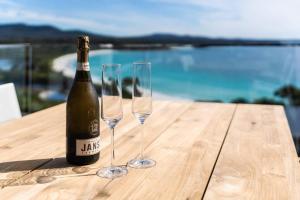 The Lookout Bay of Fires