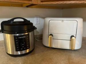 House w Patio & Fenced Yard 10 minutes to Purdue